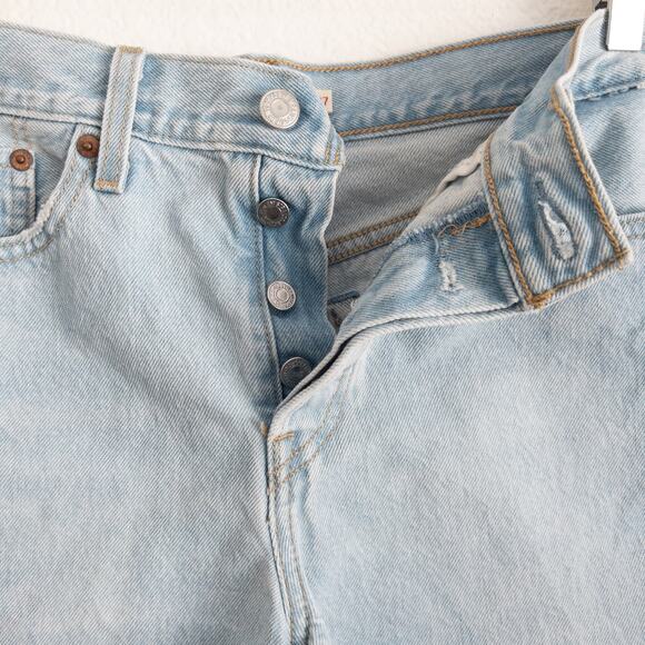 Levi's Waterless Wedgie Shorts Light Wash Size 27 Irregular - Picture 2 of 12